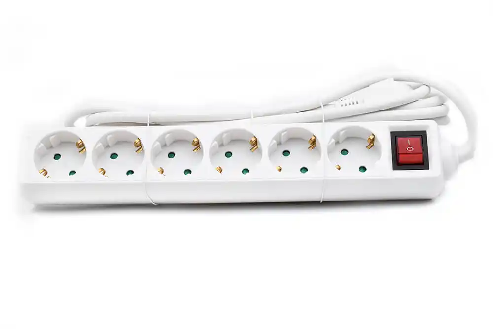 Kettz KT-PK06P produžni kabl 3 m, 6 šuko utičnica, 3500 W