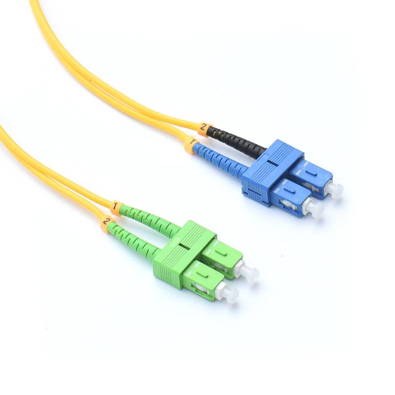 CIP optički patch kabl SC/APC–SC/UPC G.652D duplex 1 m