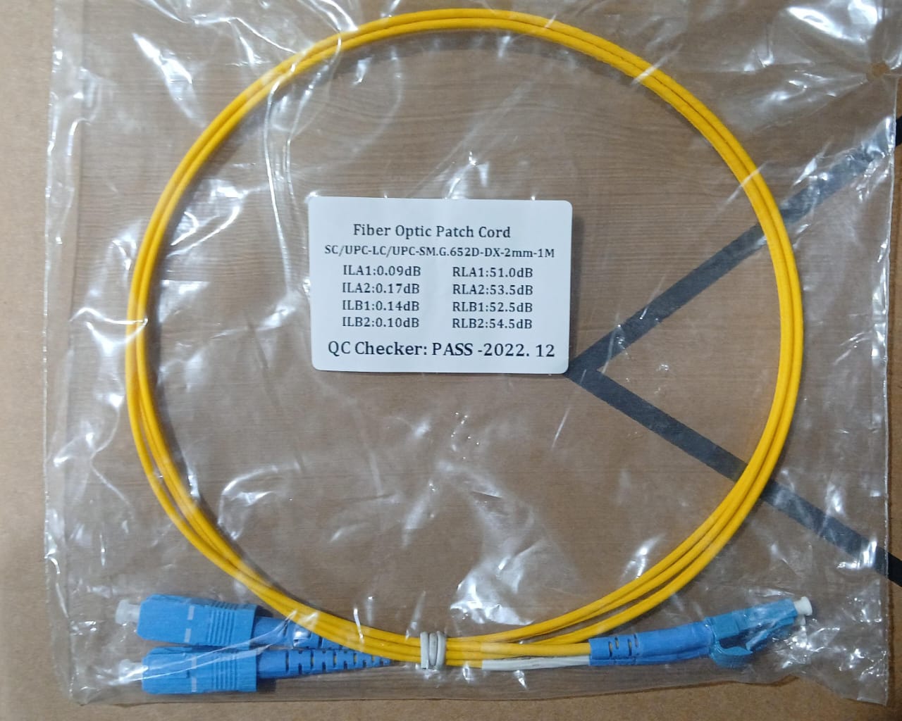 CIP optički patch kabl SC/UPC–LC/UPC G.652D duplex 1 m