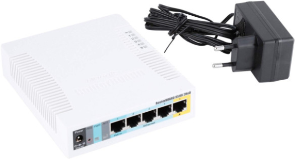 MikroTik RB951Ui-2HnD 2,4 GHz bežični ruter sa 5 portova i USB-om